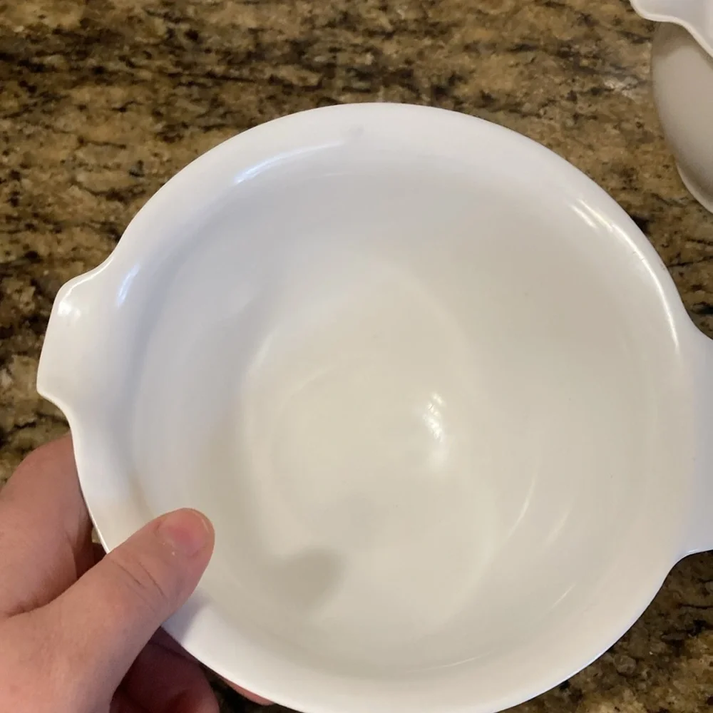 Mixing bowl, set of 2, white 1L in good condition